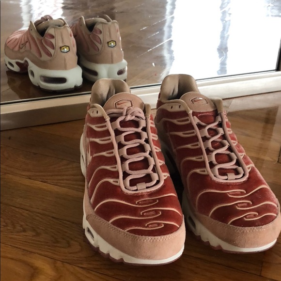 air max plus pink suede